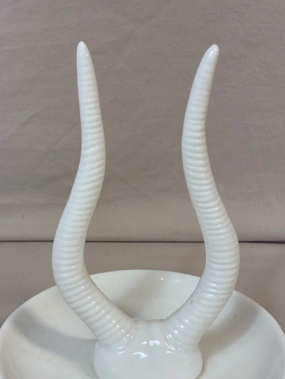White Ceramic Antelope Horn Ring Holder Dish